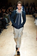 若者とスクール、スポーツをアトウ(ato)らしく表現！　アトウの2011年春夏コレクション｜写真28