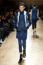 若者とスクール、スポーツをアトウ(ato)らしく表現！　アトウの2011年春夏コレクション｜写真29