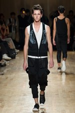 若者とスクール、スポーツをアトウ(ato)らしく表現！　アトウの2011年春夏コレクション｜写真32