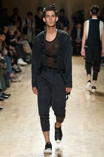 若者とスクール、スポーツをアトウ(ato)らしく表現！　アトウの2011年春夏コレクション｜写真33