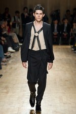 若者とスクール、スポーツをアトウ(ato)らしく表現！　アトウの2011年春夏コレクション｜写真35