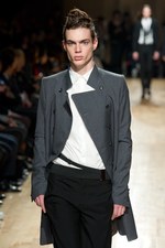 若者とスクール、スポーツをアトウ(ato)らしく表現！　アトウの2011年春夏コレクション｜写真40