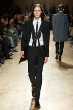 若者とスクール、スポーツをアトウ(ato)らしく表現！　アトウの2011年春夏コレクション｜写真41