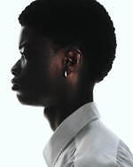 トムウッド“ミニマルな曲線を描く”フープピアス＆波状モチーフのペンダント、トゥモローランド限定で｜写真4