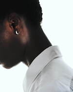 トムウッド“ミニマルな曲線を描く”フープピアス＆波状モチーフのペンダント、トゥモローランド限定で｜写真3