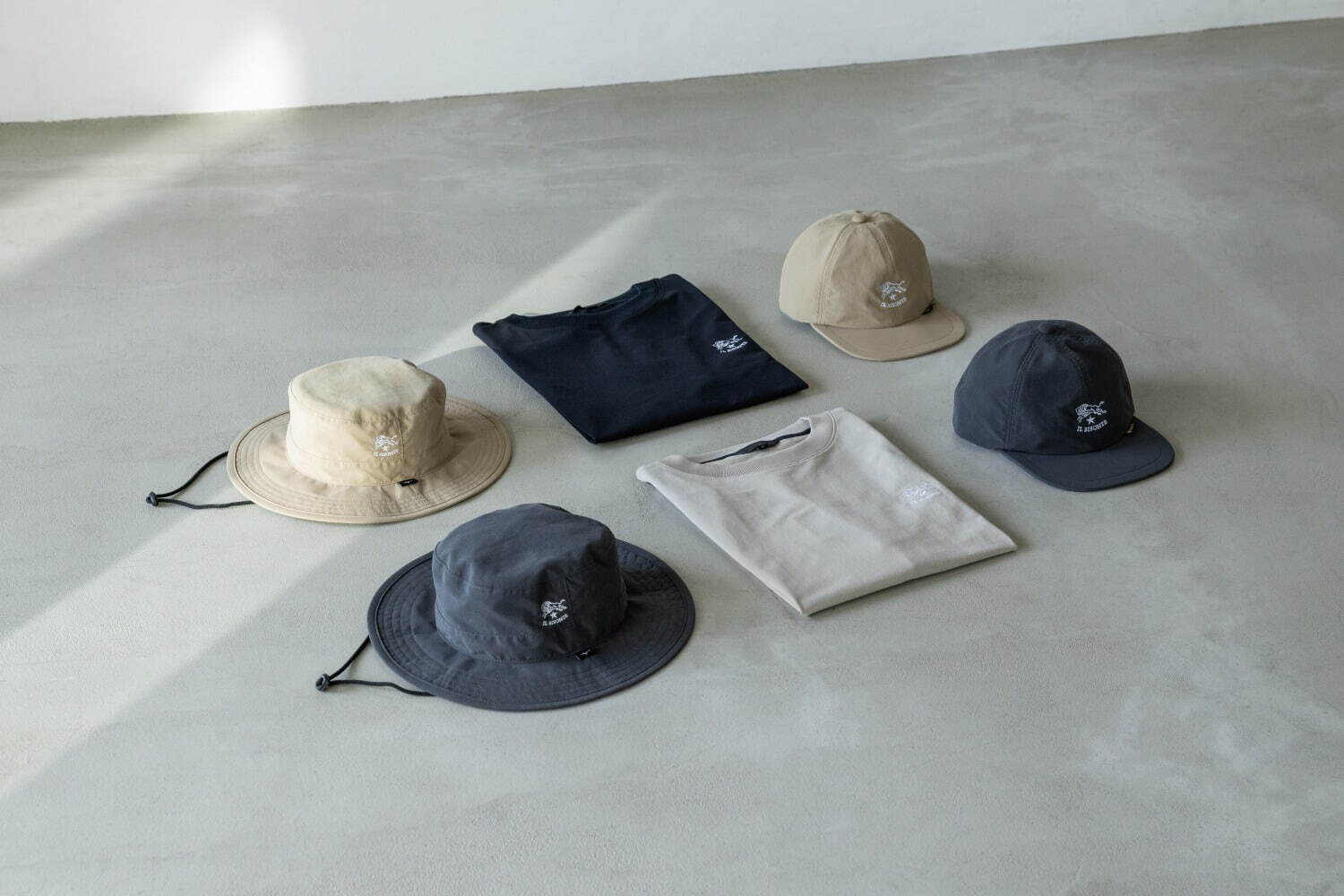イル ビゾンテ×ミズノ、“ゴアテックス”素材の防水ハット＆UVカットのロゴ刺繍Tシャツ｜写真7