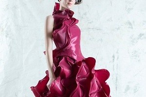 エマ理永初の展覧会が表参道で、AIドレスや『花より男子ファイナル』ウエディングドレスなど公開