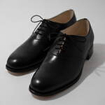 ビューティフル・シューズのレザーシューズ、柔らかレザー＆曲線シルエットのドレスシューズ｜写真1