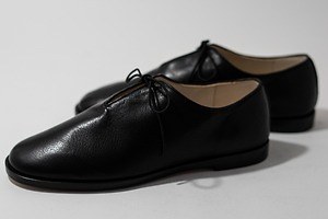 ビューティフル・シューズのレザーシューズ、柔らかレザー＆曲線シルエットのドレスシューズ