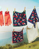 ミュベール × フェイラー“幸せ運ぶ”ハチとイチゴのミニボストンバッグ、チャーム風ポーチも｜写真3