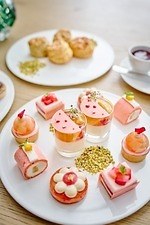 東京エディション虎ノ門「ピーチ×紅茶」アフタヌーンティー、“ダージリン香る”ケーキや白桃ムース｜写真4