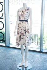 ヤストシ エズミ 2015年春夏コレクション - ジオメトリーに花々を閉じ込め表現した、フェミニティ｜写真24