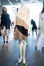 ヤストシ エズミ 2015年春夏コレクション - ジオメトリーに花々を閉じ込め表現した、フェミニティ｜写真28