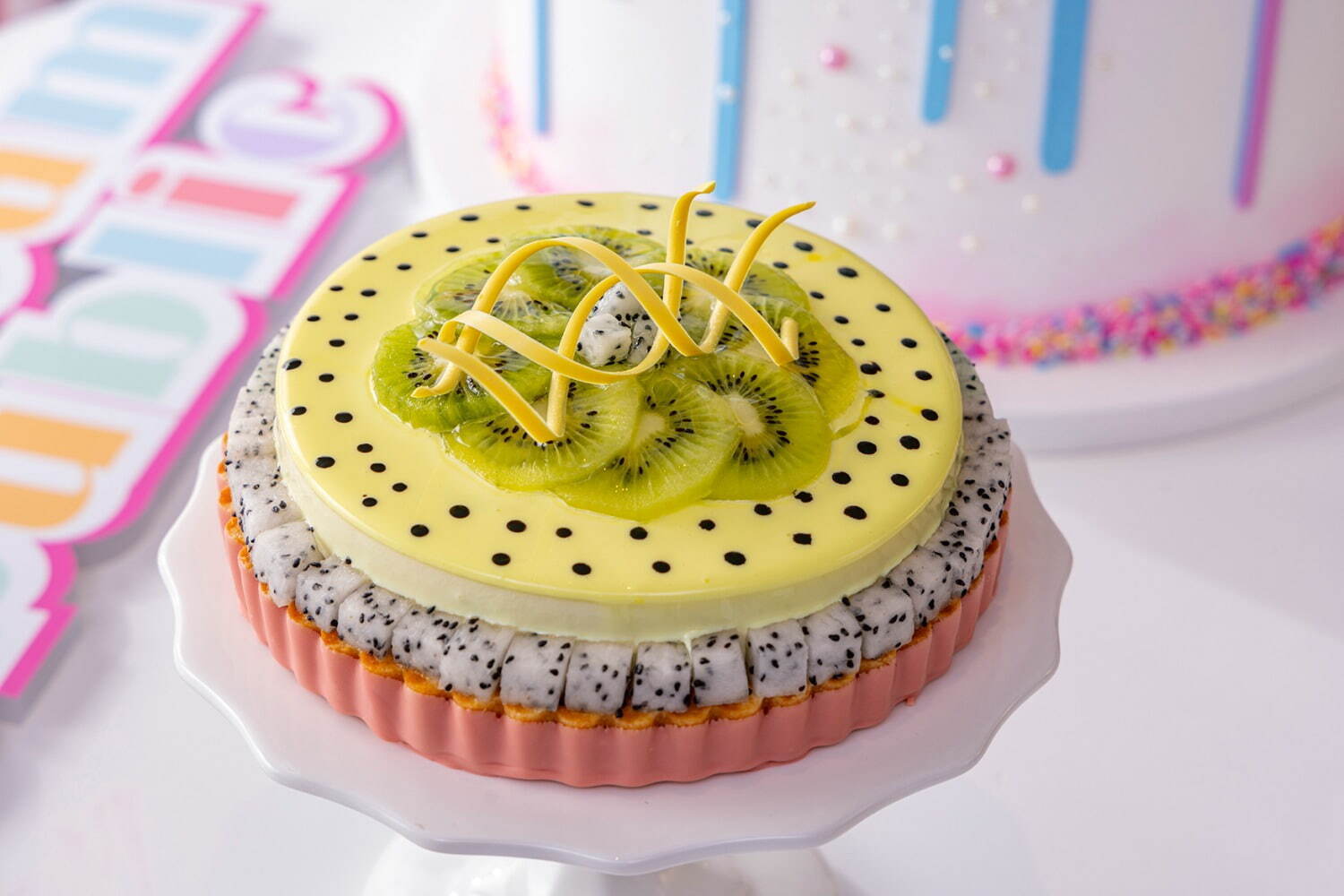 ヒルトン東京「アイスクリーム」主役のパステルスイーツビュッフェ、“トッピングし放題”の贅沢アイス｜写真7