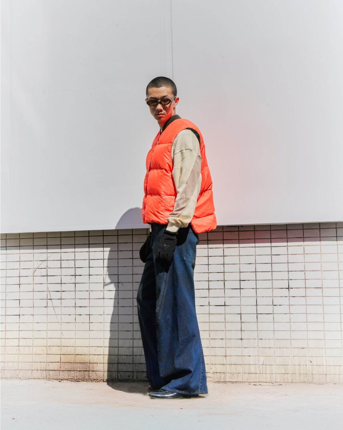 ネバーフォーゲット×ウィズム“ツイストシルエット”のワイドデニムパンツ、ウォッシュ加工をプラス｜写真8