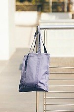 エルエルビーン×ボンジュールレコード、“レコード収納OK”トートバッグにブルー＆ブラックの新色｜写真1