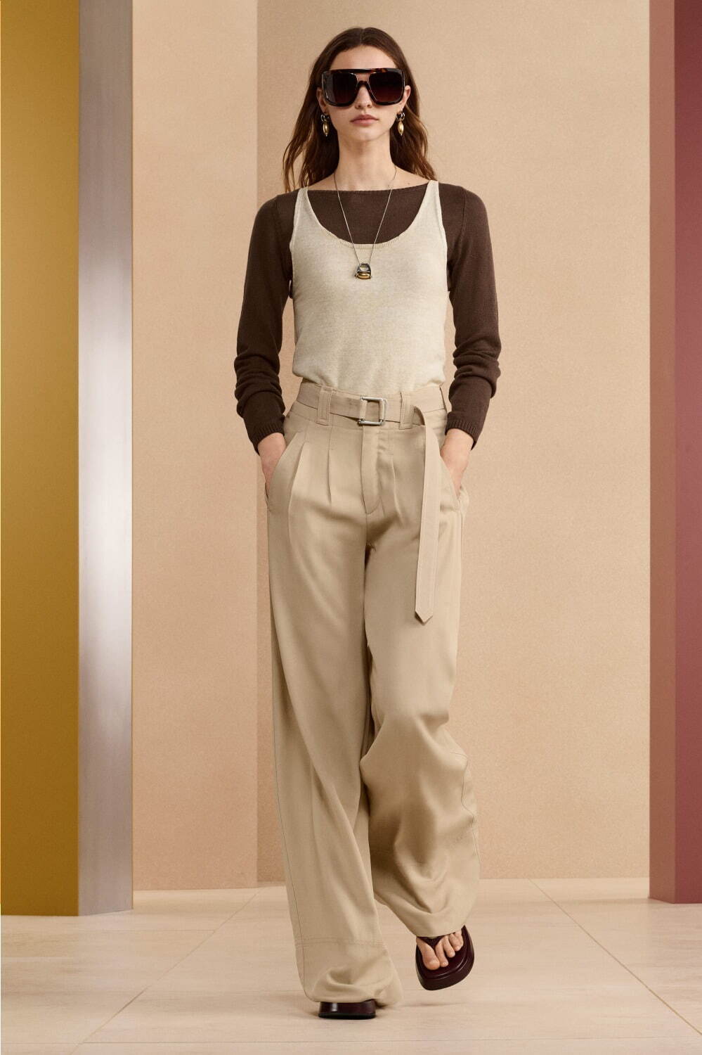 ZARA サープラス25年春夏ウィメンズ、“ミリタリー風”シャツブラウス＆メタル装飾付きサンダル｜写真67