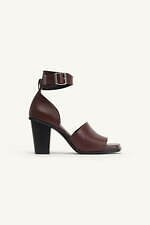 ZARA サープラス25年春夏ウィメンズ、“ミリタリー風”シャツブラウス＆メタル装飾付きサンダル｜写真21