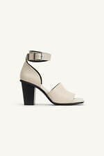 ZARA サープラス25年春夏ウィメンズ、“ミリタリー風”シャツブラウス＆メタル装飾付きサンダル｜写真19