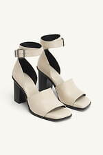 ZARA サープラス25年春夏ウィメンズ、“ミリタリー風”シャツブラウス＆メタル装飾付きサンダル｜写真18