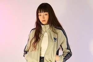 ニードルズ"蝶の刺繍"トラックジャケット＆トラックパンツ、スタイリスト・亘つぐみの「トゥ」コラボ