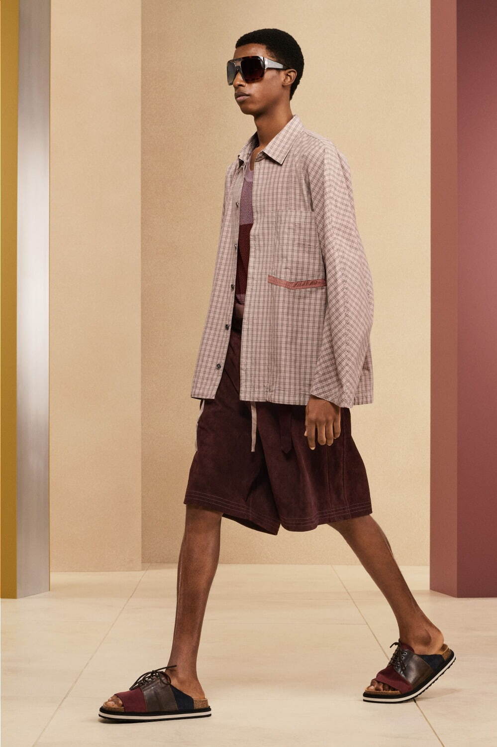 ZARA サープラス25年春夏メンズ、“モッズコート風”軽量トレンチ＆マルチポケット付きバッグ｜写真44