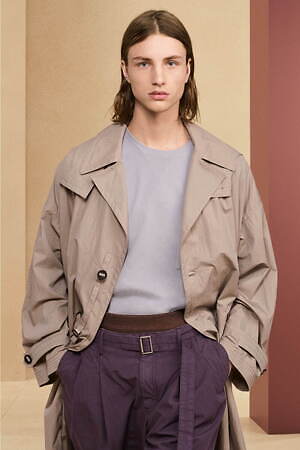 ZARA サープラス25年春夏メンズ、“モッズコート風”軽量トレンチ＆マルチポケット付きバッグ｜写真37