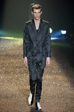 豪華絢爛、光のショー - イズリール(@IZREEL)の2011年春夏コレクション｜写真2