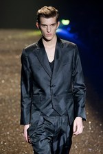 豪華絢爛、光のショー - イズリール(@IZREEL)の2011年春夏コレクション｜写真3