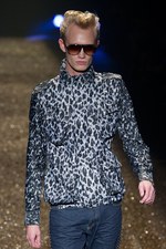 豪華絢爛、光のショー - イズリール(@IZREEL)の2011年春夏コレクション｜写真12