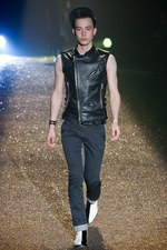 豪華絢爛、光のショー - イズリール(@IZREEL)の2011年春夏コレクション｜写真19