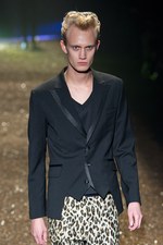 豪華絢爛、光のショー - イズリール(@IZREEL)の2011年春夏コレクション｜写真26