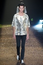 豪華絢爛、光のショー - イズリール(@IZREEL)の2011年春夏コレクション｜写真30