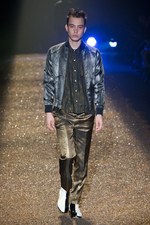 豪華絢爛、光のショー - イズリール(@IZREEL)の2011年春夏コレクション｜写真34