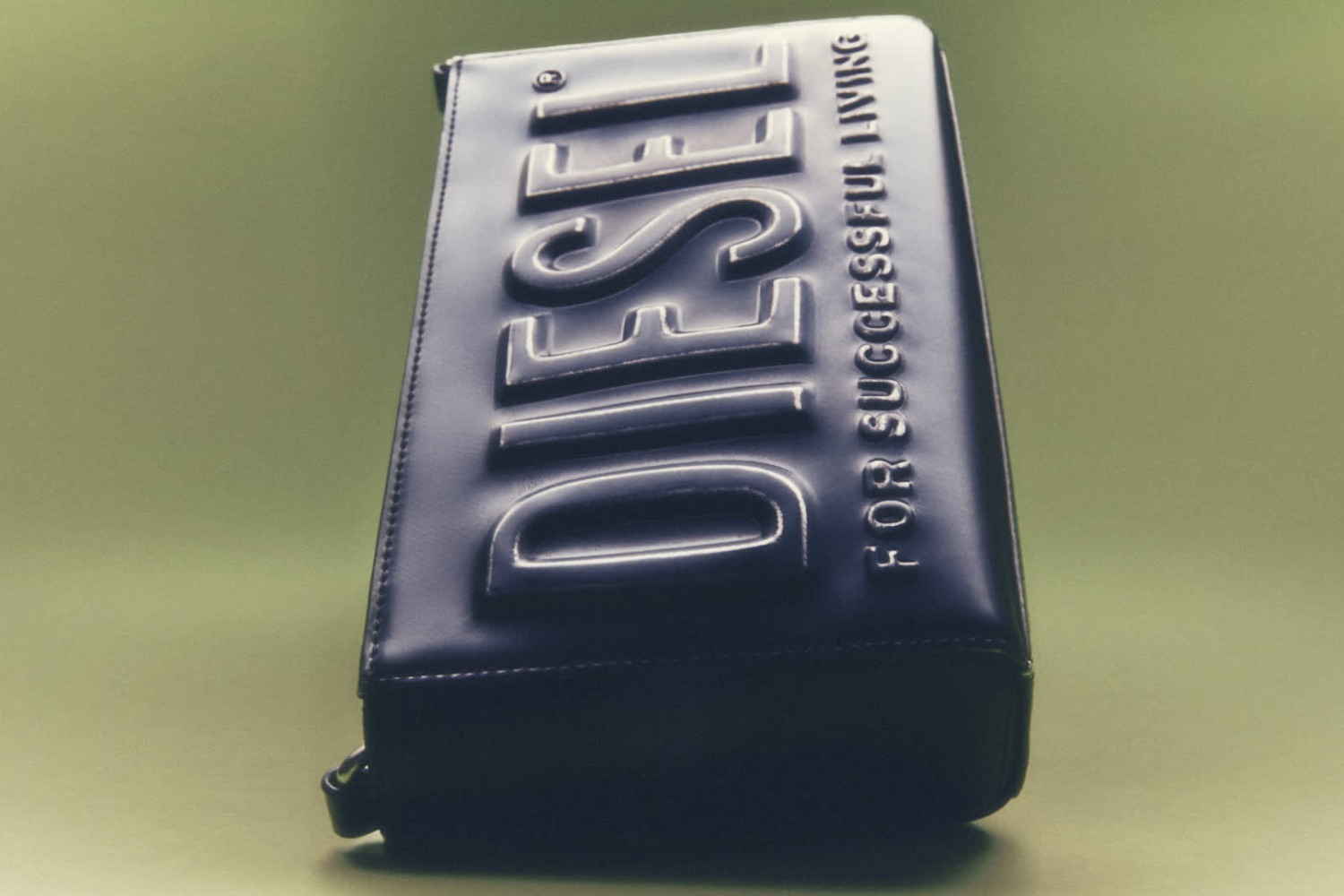 【ディーゼル】3D メッセンジャーバッグ S X Men's Dsl 3D-Messenger bag in brushed PU | Black | Diesel