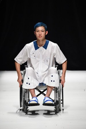 ハハ 2015年春夏コレクション - “輪廻”で考えるブラックフォーマルの新たな形｜写真1