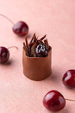 キンプトン新宿東京「チェリーアフタヌーンティー」“まるで宝石”チェリータルト＆キャンディ型ムース｜写真4