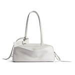 バレンシアガ“しなやかレザー”の横長ショルダーバッグ、長めのハンドル＆緩く開いた前面ポケット｜写真2