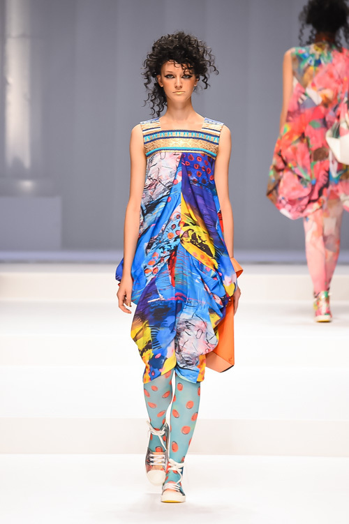 ヒロコ コシノ 15年春夏コレクション 古代と現代をさまよい生まれる 強い個性 ファッションプレス