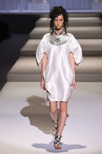 ヒロコ コシノ 2015年春夏コレクション - 古代と現代をさまよい生まれる、強い個性｜写真1