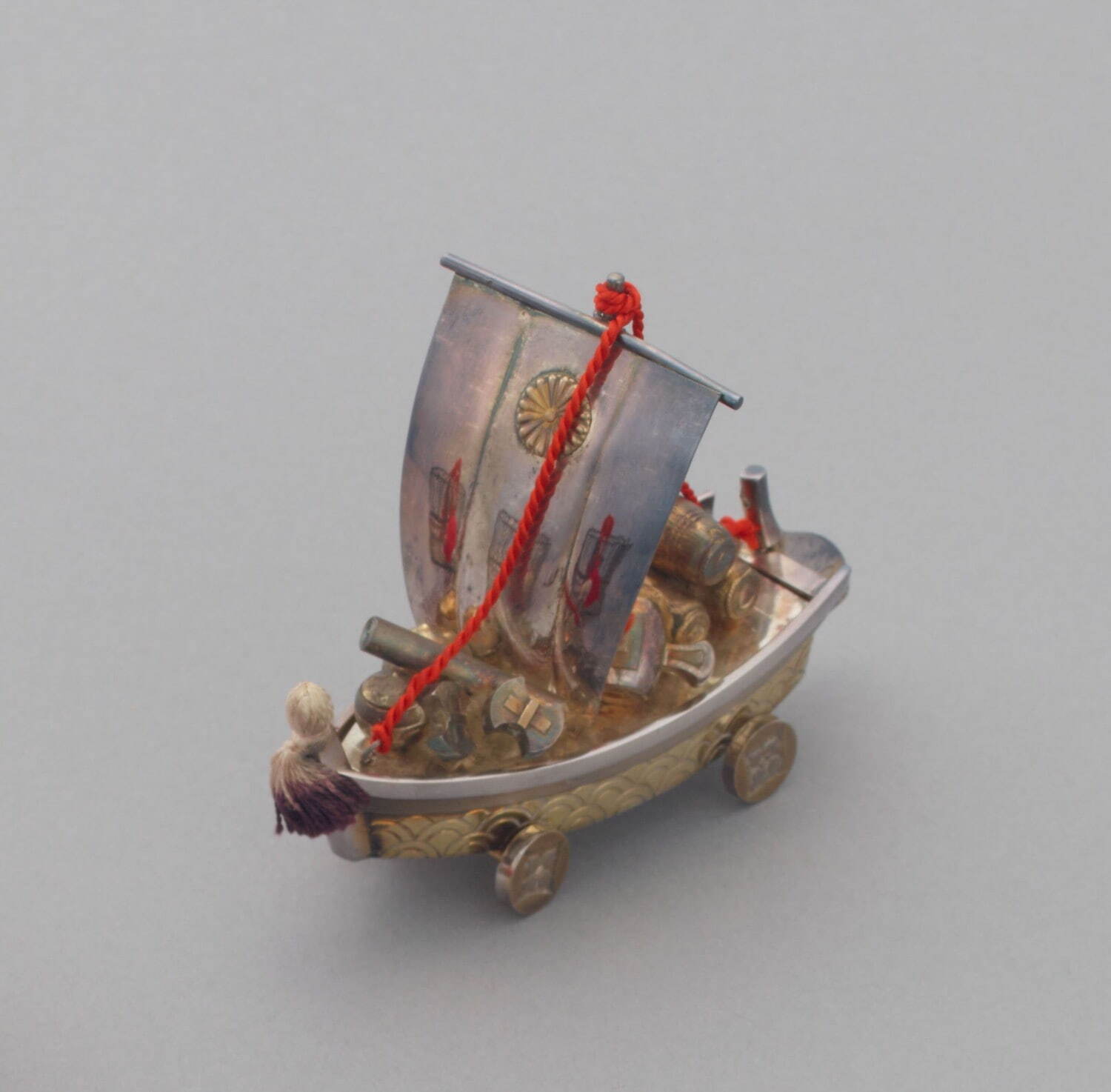 《宝船形ボンボニエール》 昭和10年(1935年)
皇居三の丸尚蔵館収蔵