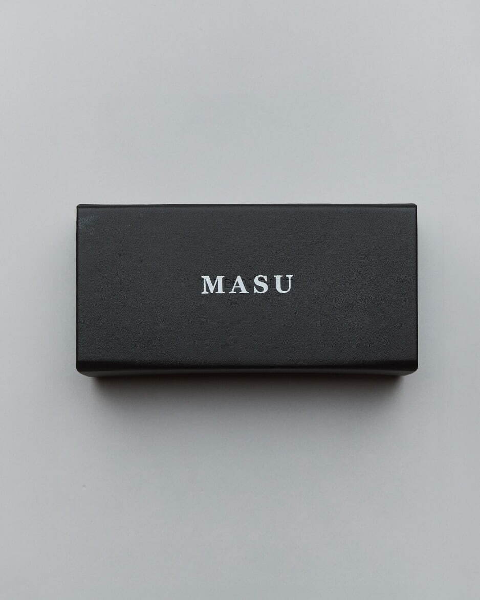 M A S U初アイウェア - “天使スタッズ”付きマーブルサングラス、ブランとコラボで｜写真19