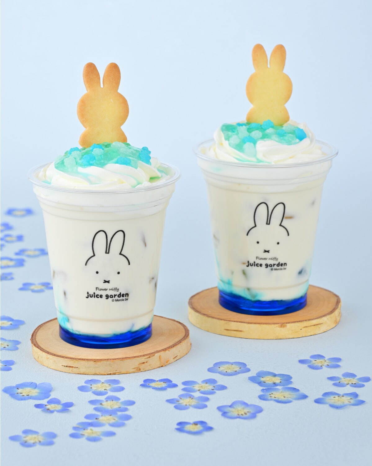 フラワーミッフィー ネモフィラヨーグルトドリンク 700円 ※テイクアウトのみ