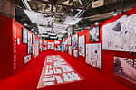 「少年ジャンプ＋」10周年を記念する展覧会が東京で「SPY×FAMILY」や「ダンダダン」エリアも｜写真1