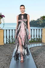 プッチ 2025年春夏コレクション - 太陽の光で輝く海｜写真1