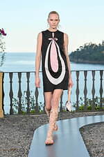 プッチ 2025年春夏コレクション - 太陽の光で輝く海｜写真3