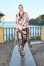 プッチ 2025年春夏コレクション - 太陽の光で輝く海｜写真17