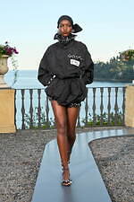 プッチ 2025年春夏コレクション - 太陽の光で輝く海｜写真27