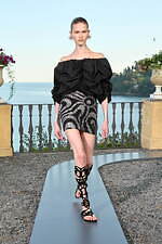 プッチ 2025年春夏コレクション - 太陽の光で輝く海｜写真30