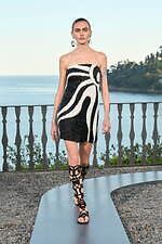 プッチ 2025年春夏コレクション - 太陽の光で輝く海｜写真39